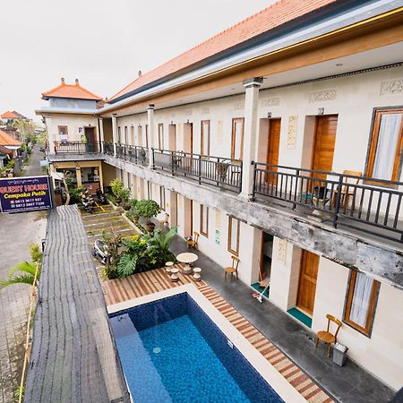Guesthouse Cempaka Putih Seminyak Esterno foto