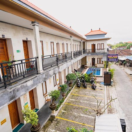 Guesthouse Cempaka Putih Seminyak Esterno foto