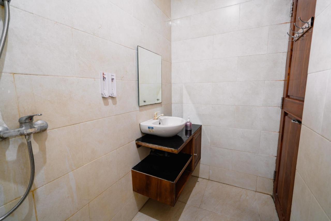 Guesthouse Cempaka Putih Seminyak Esterno foto