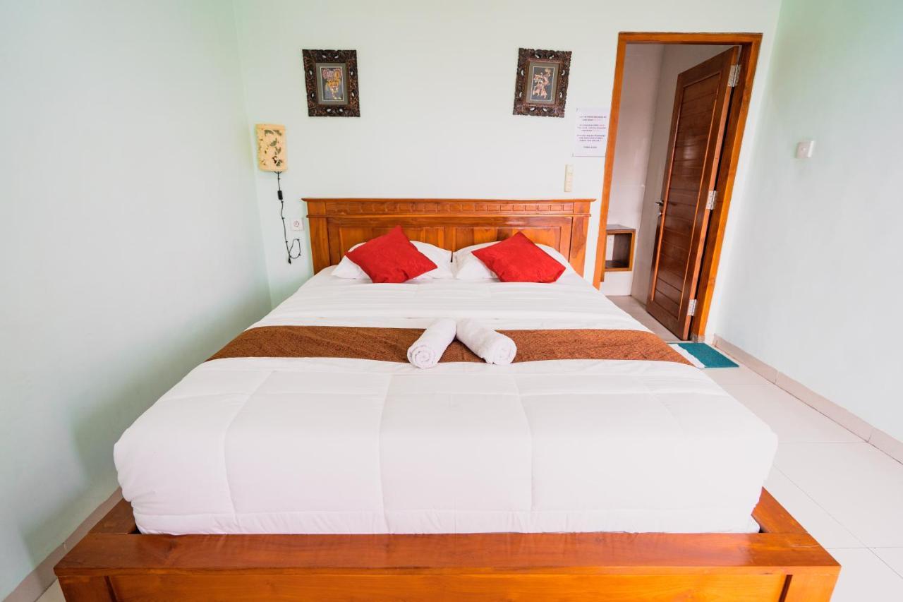 Guesthouse Cempaka Putih Seminyak Esterno foto