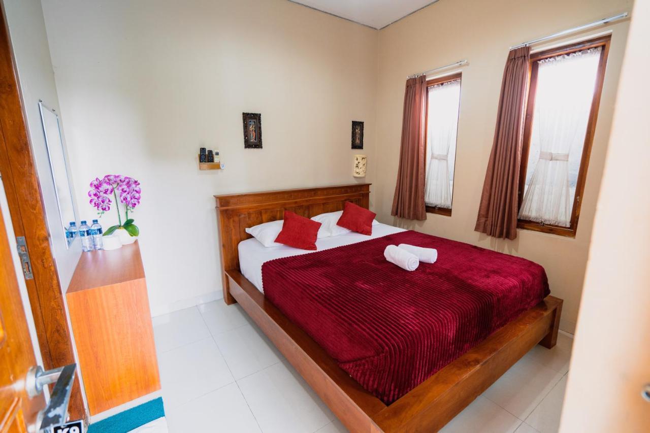 Guesthouse Cempaka Putih Seminyak Esterno foto
