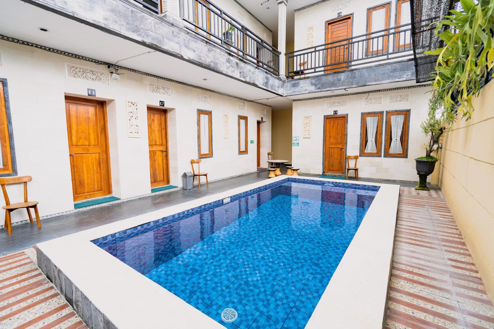 Guesthouse Cempaka Putih Seminyak Esterno foto