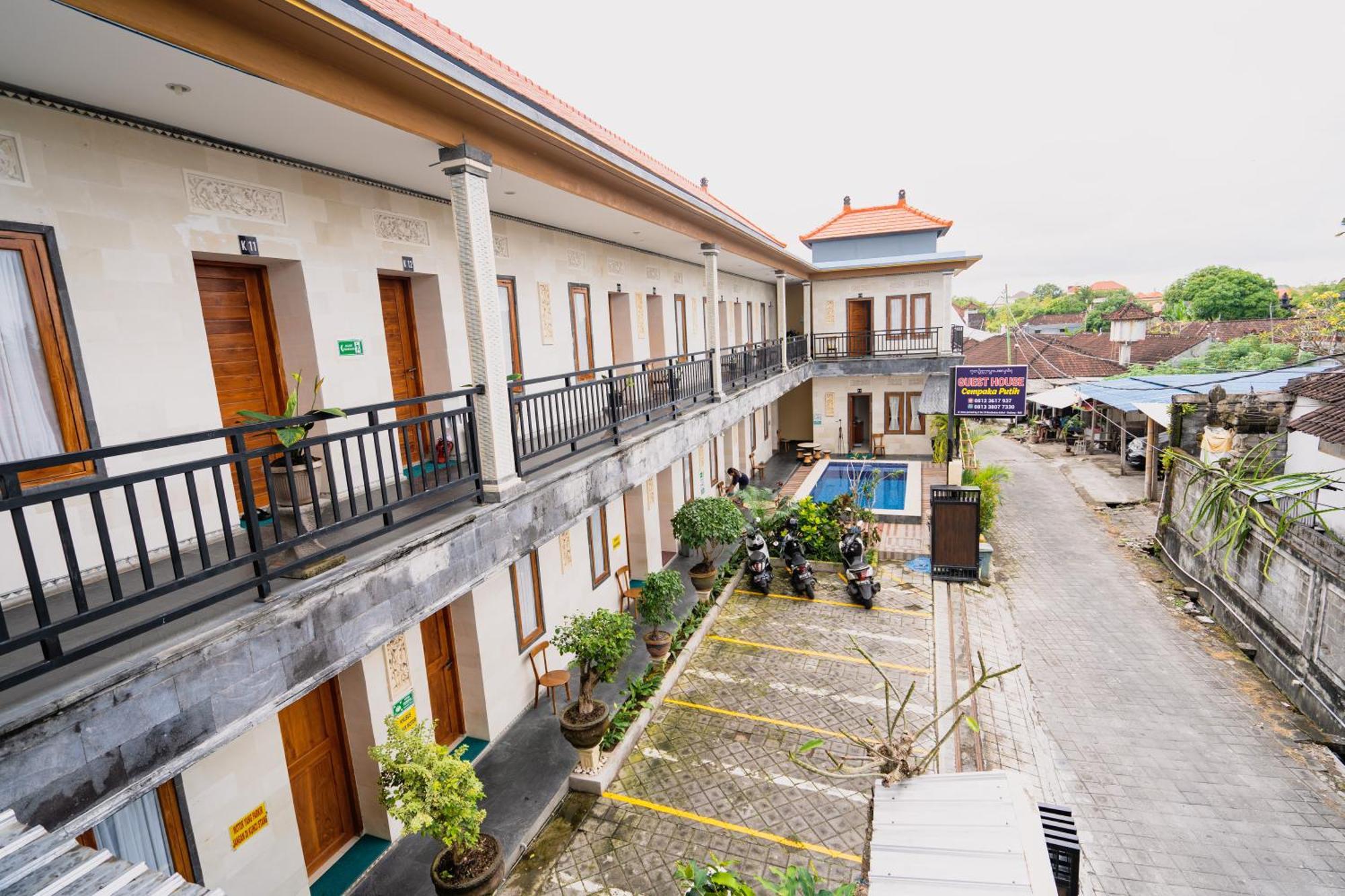 Guesthouse Cempaka Putih Seminyak Esterno foto